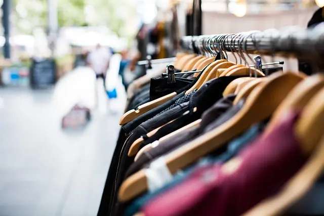 Cómo Elegir Ropa Accesible que Combina Estilo y Funcionalidad