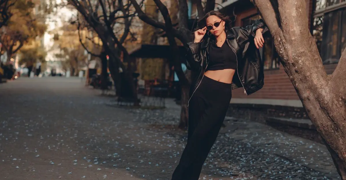Cómo Combinar Prendas Básicas para Crear Looks Inigualables