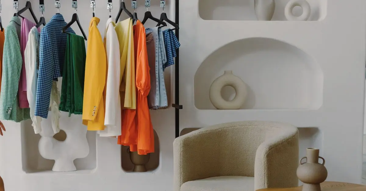 Cómo Elegir Ropa Accesible y Sostenible para tu Armario