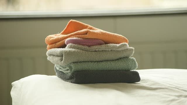 Cómo Elegir Ropa Accesible que Combina Estilo y Ahorro