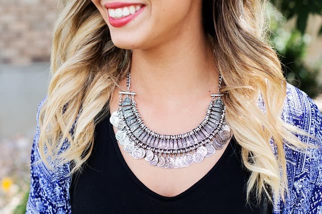 Cómo Elegir Accesorios que Potencien tu Look Asequible